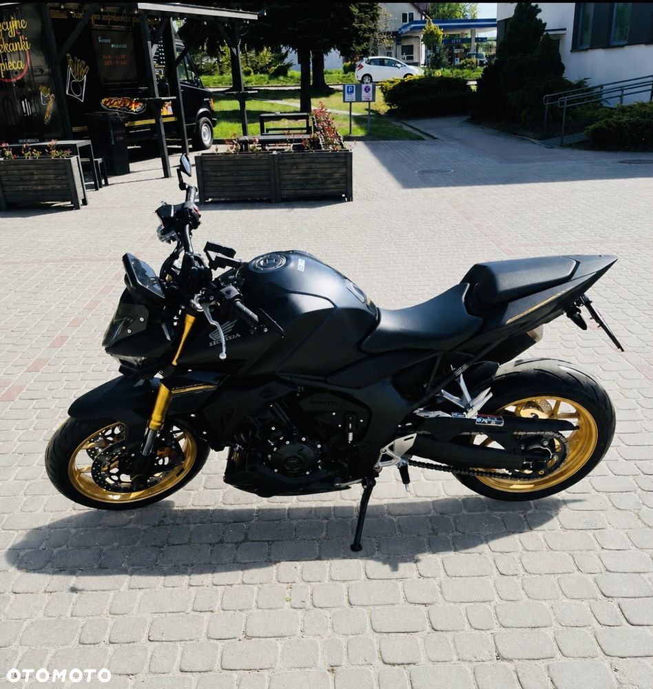 Honda CB - 1