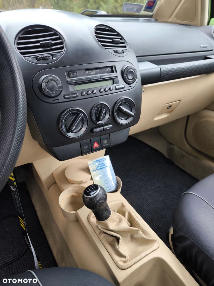 Volkswagen New Beetle - 7