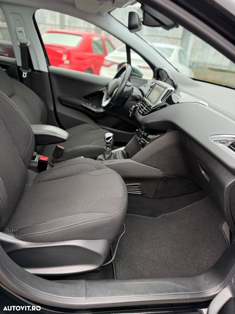 Peugeot 208 PureTech 110 Stop & Start Allure - 10