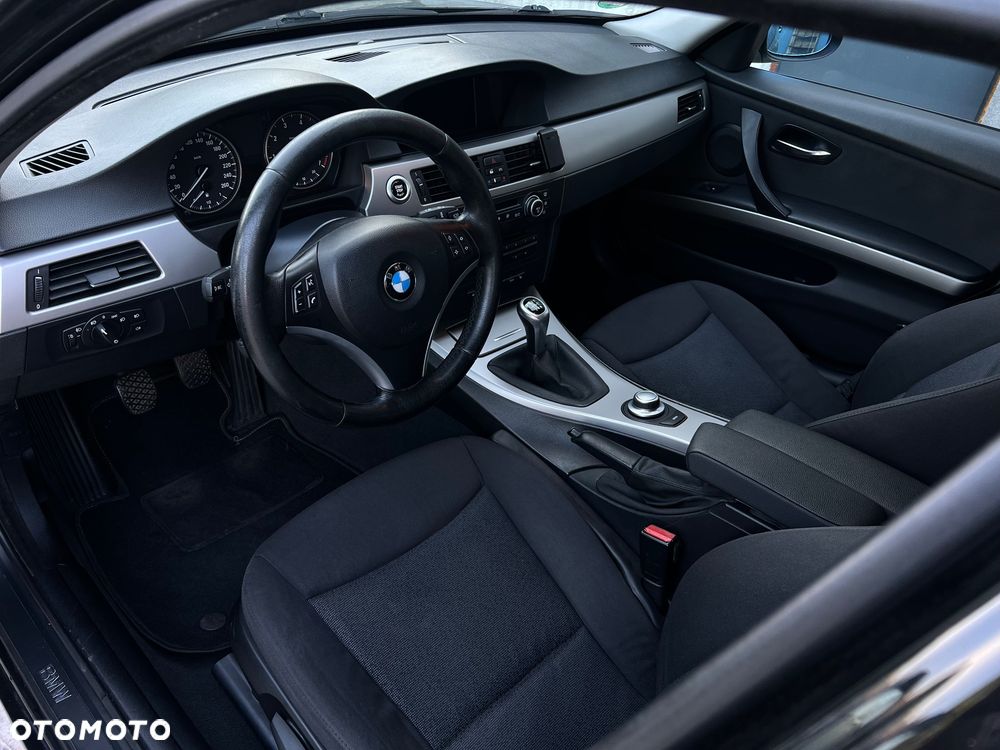 BMW Seria 3 318i - 14