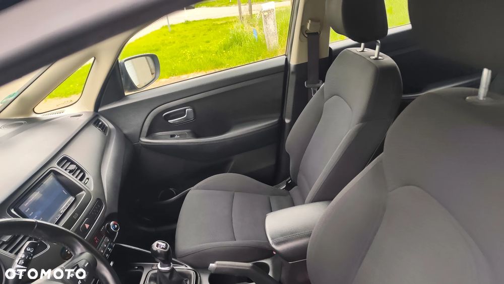 Kia Carens 1.6 GDI Fifa World Cup Edition - 8