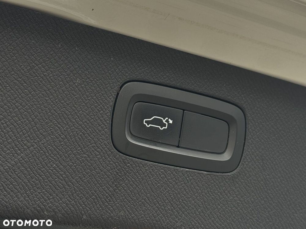 Volvo XC 90 B5 D AWD Momentum 7os - 27