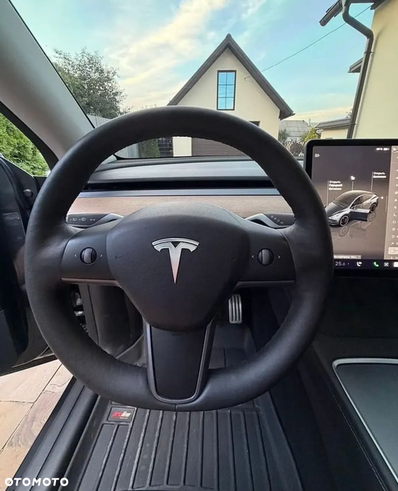 Tesla Model Y Performance Dual Motor AWD - 11