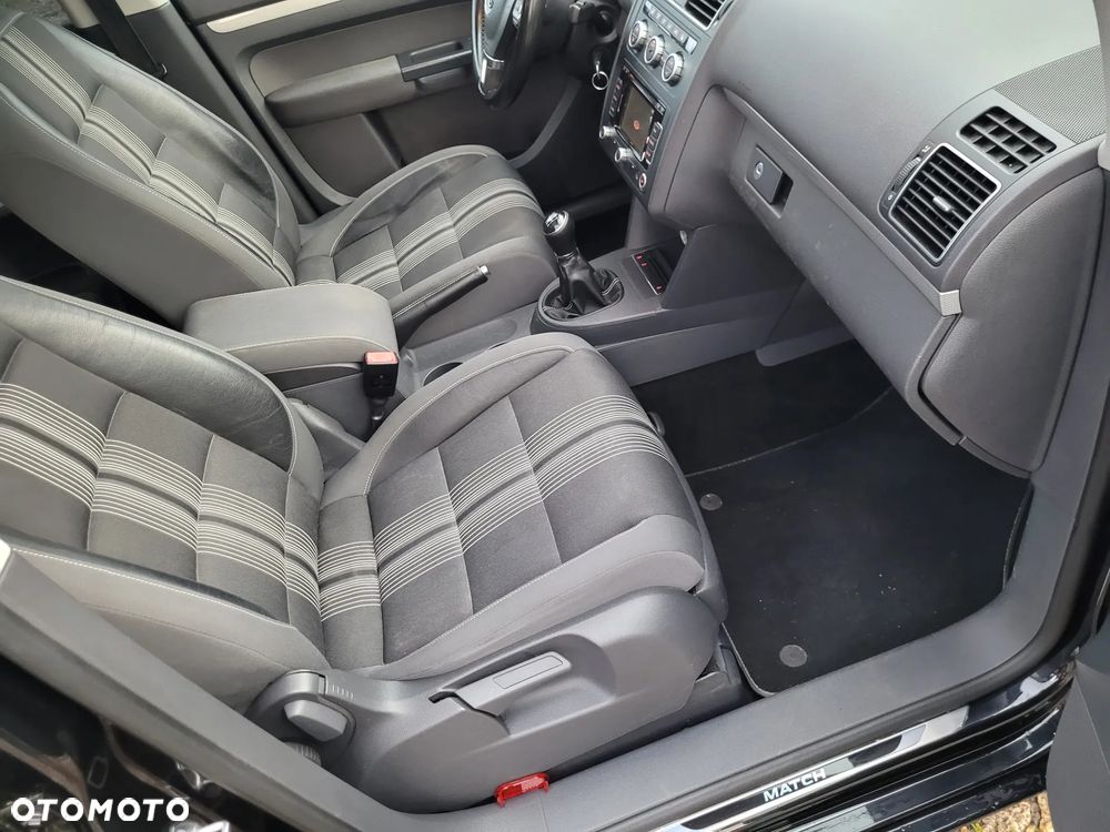 Volkswagen Touran 2.0 TDI DPF MATCH - 14