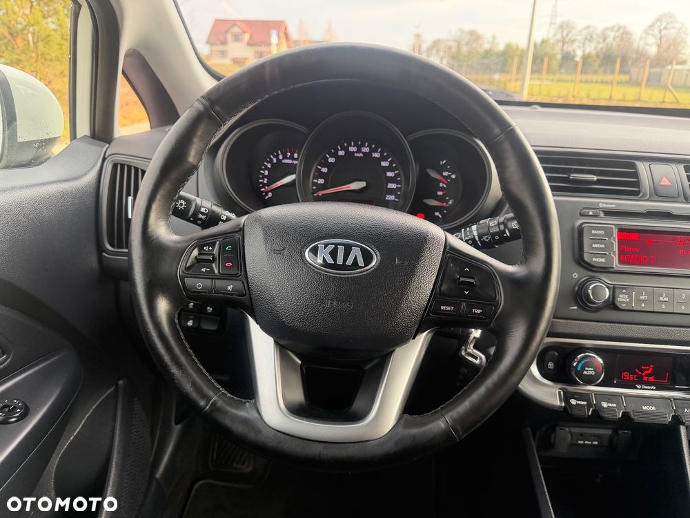 Kia Rio 1.2 Dream Team Edition - 30
