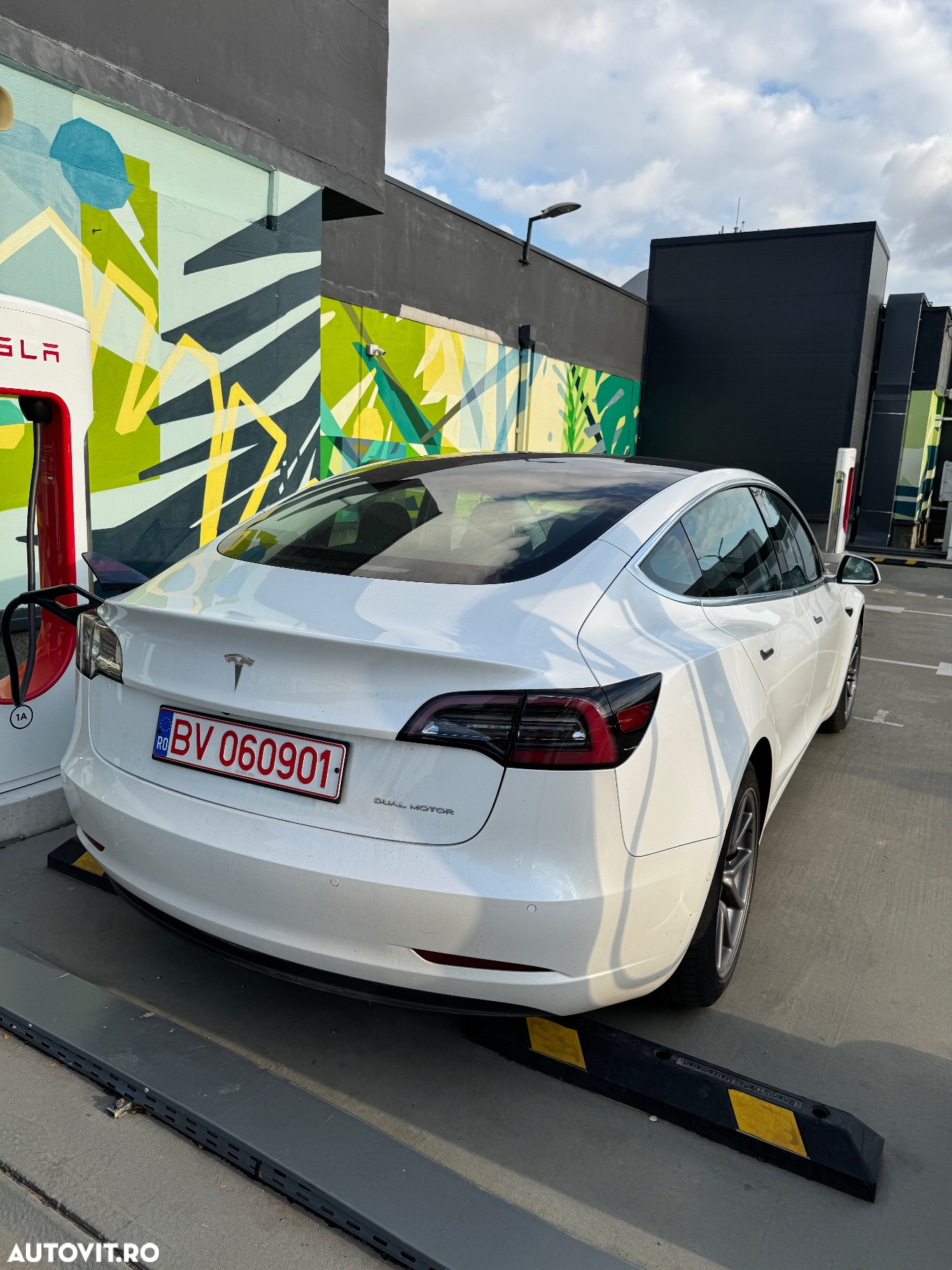 Tesla Model 3 Langstreckenbatterie Allradantrieb Dual Motor Performance - 3