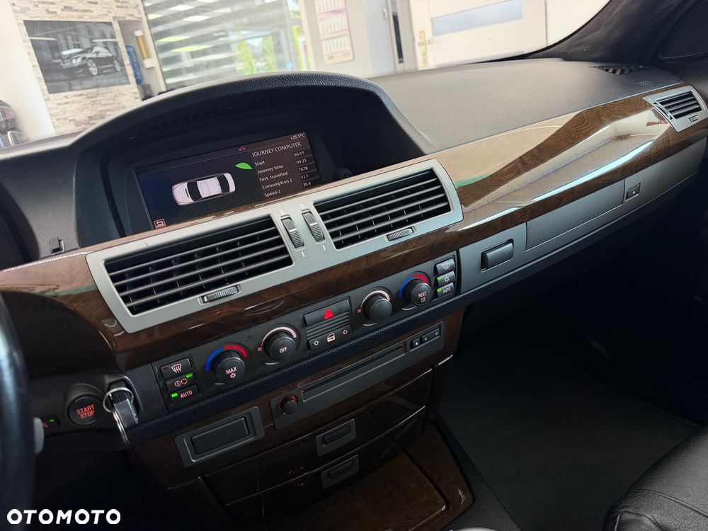 BMW Seria 7 745i - 34