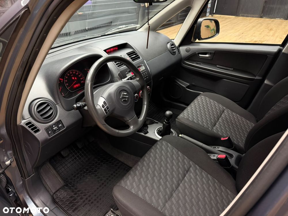 Suzuki SX4 1.6 GS / Premium - 12