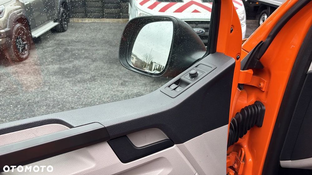 Volkswagen Transporter - 9