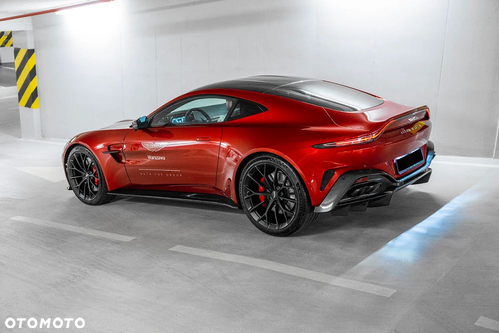 Aston Martin Vantage - 5