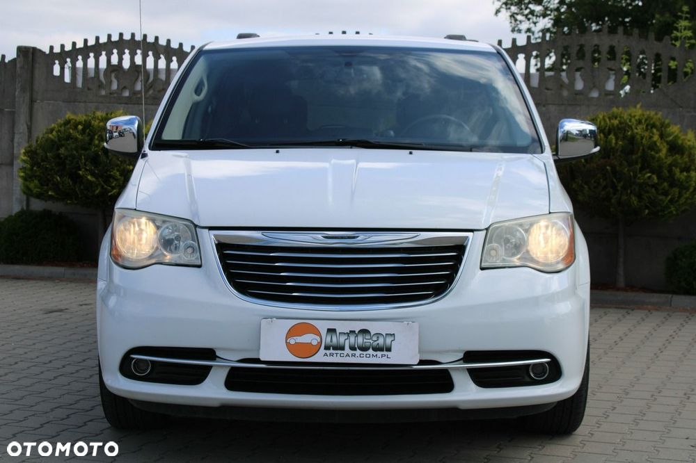 Chrysler Town & Country - 3