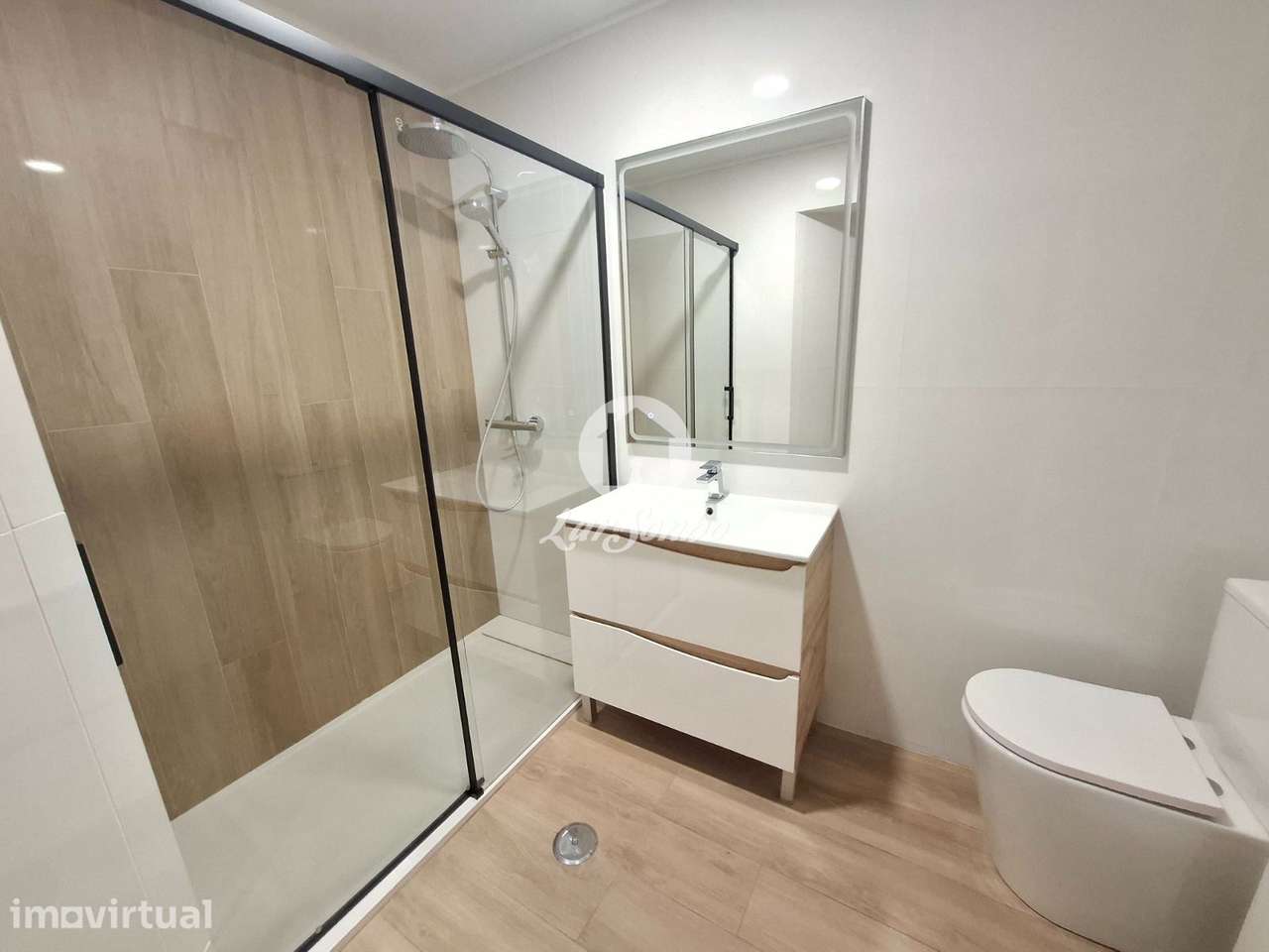 Apartamento T1+1, Como Novo, na 1ª Linha de Praia na Póvoa de Varzim - Grande imagem: 5/23
