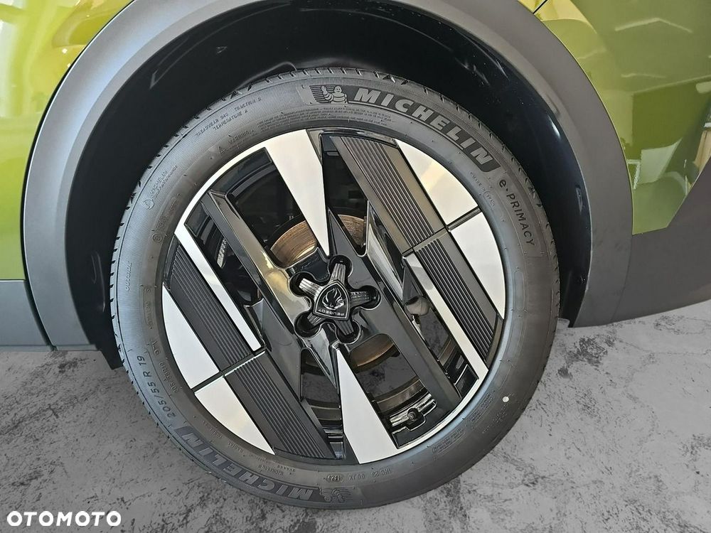 Peugeot 408 - 8