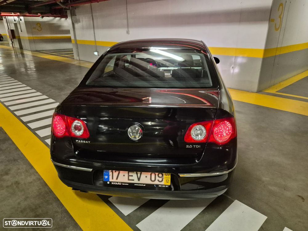 VW Passat 2.0 TDI Confortline - 14