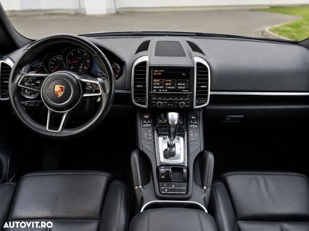 Porsche Cayenne 3.0 L - 12