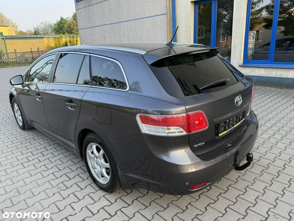 Toyota Avensis - 2