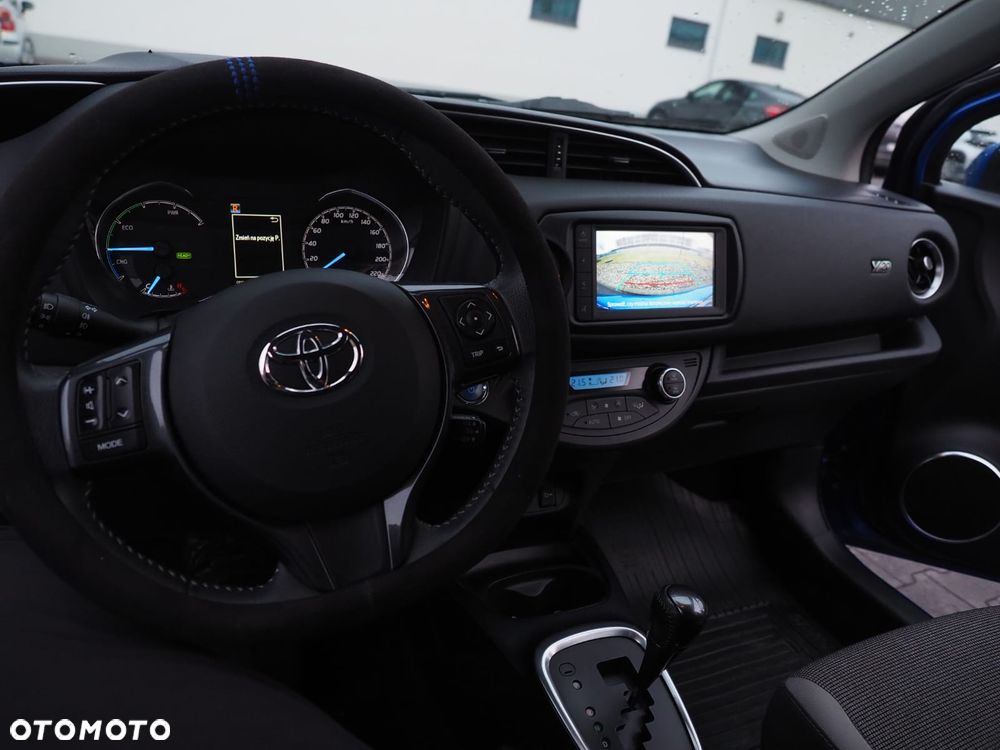 Toyota Yaris Hybrid 100 20th Anniversary - 11