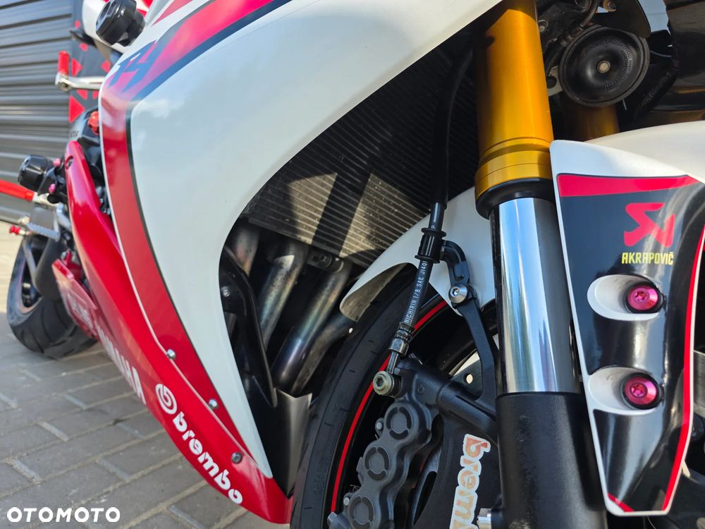 Yamaha R1 - 16