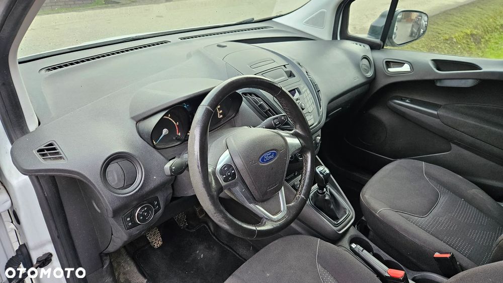 Ford Transit Courier - 26