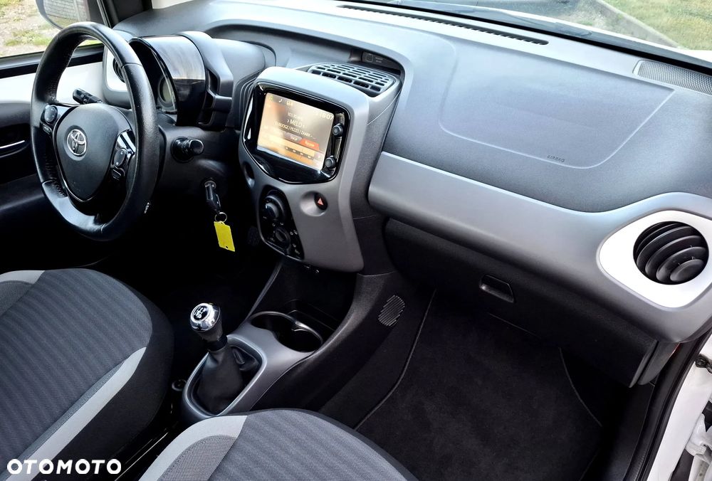 Toyota Aygo x-play connect - 33