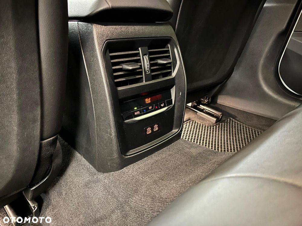 BMW Seria 3 320d xDrive mHEV M Sport - 34