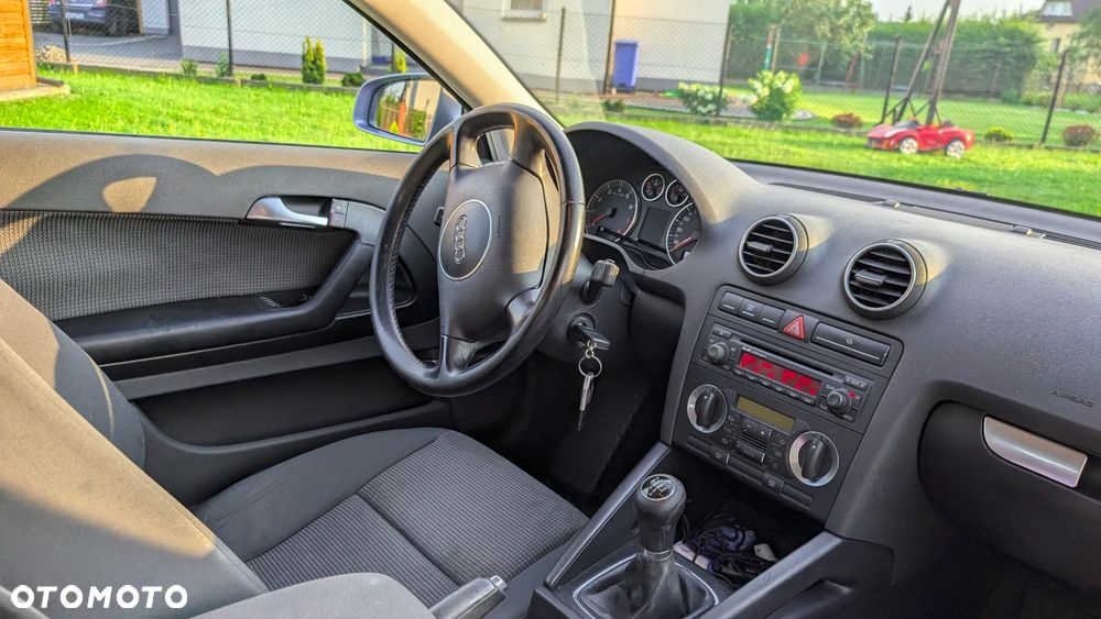 Audi A3 3-drzwiowe 1.6 Ambition - 9