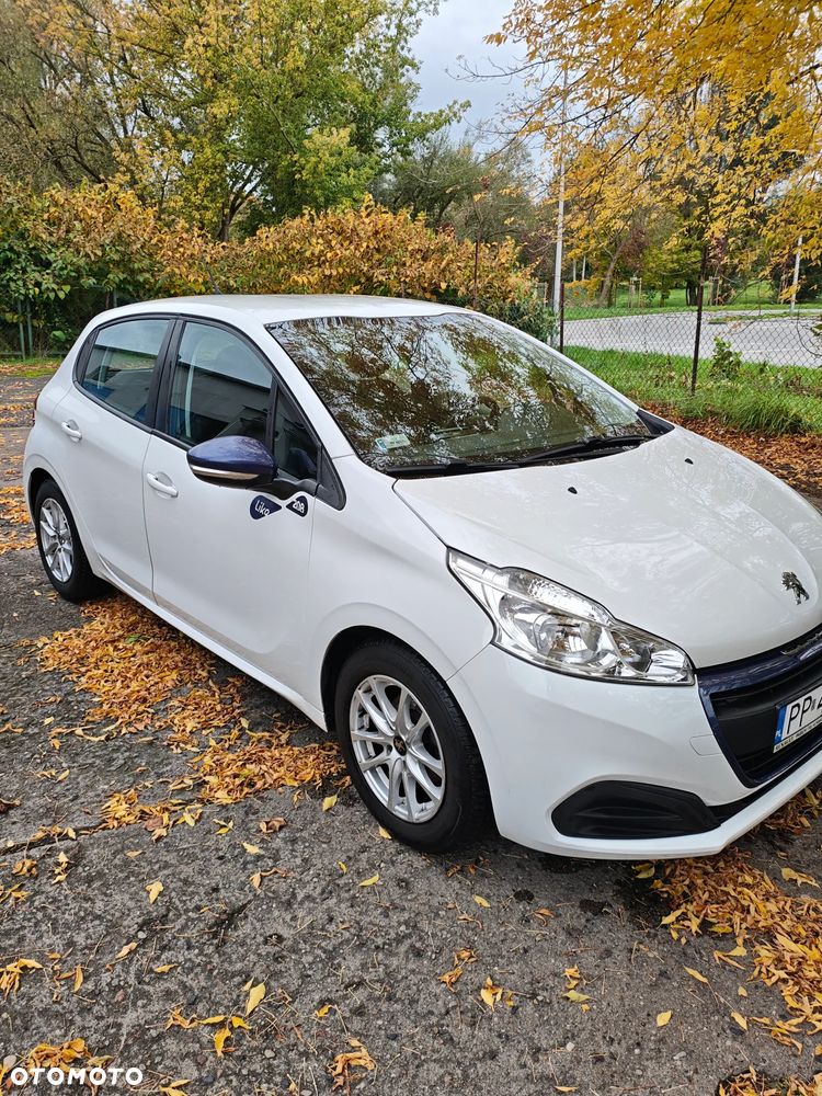 Peugeot 208 - 1