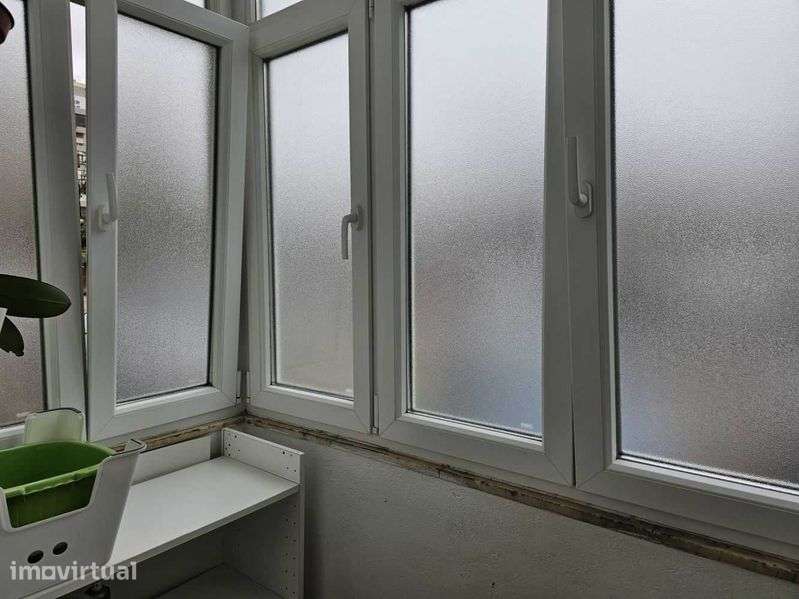Excelente Apartamento T2 na Avenida do Bocage - RC Alto - Grande imagem: 5/6