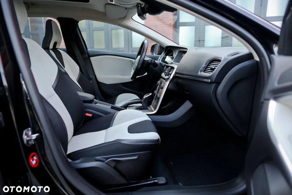 Volvo V40 Cross Country D3 Geartronic Momentum - 24