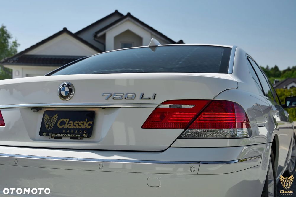 BMW Seria 7 750i L - 35
