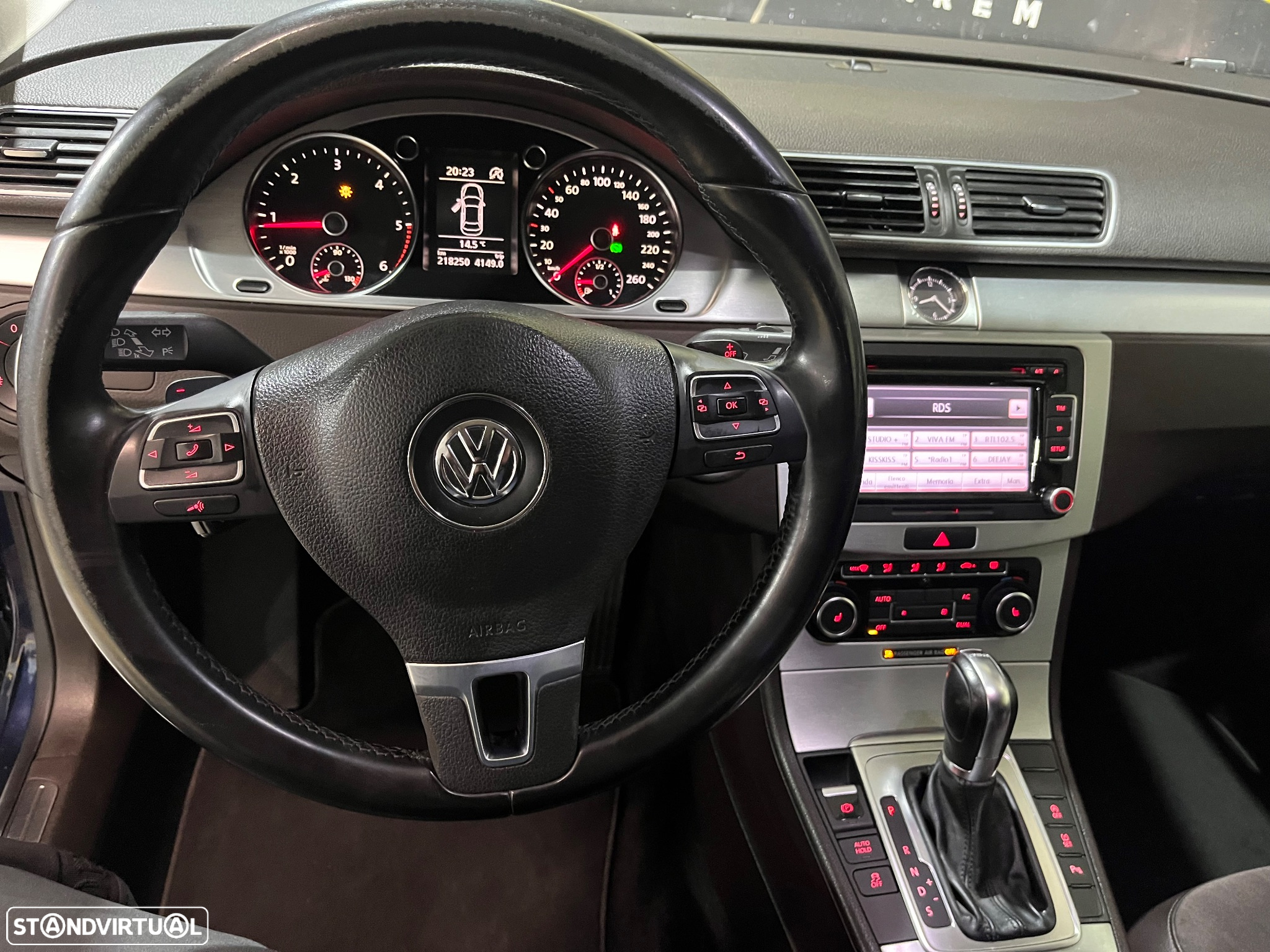 VW Passat 2.0 TDI DSG BlueMotion Comfortline - 28