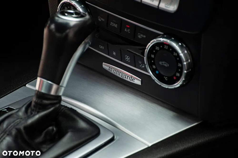 Mercedes-Benz Klasa C 180 BlueEFFICIENCY 7G-TRONIC Avantgarde - 26