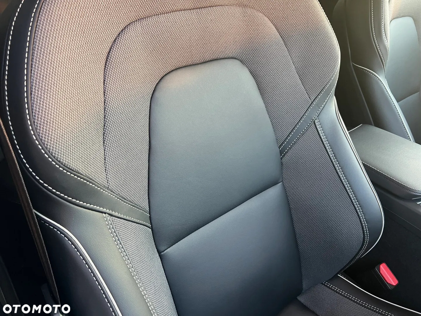 Volvo XC 60 B4 B Plus Dark - 31