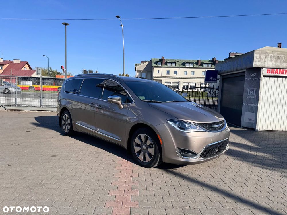 Chrysler Pacifica - 1