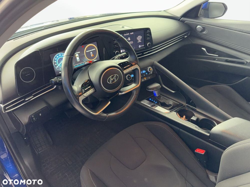 Hyundai Elantra - 9