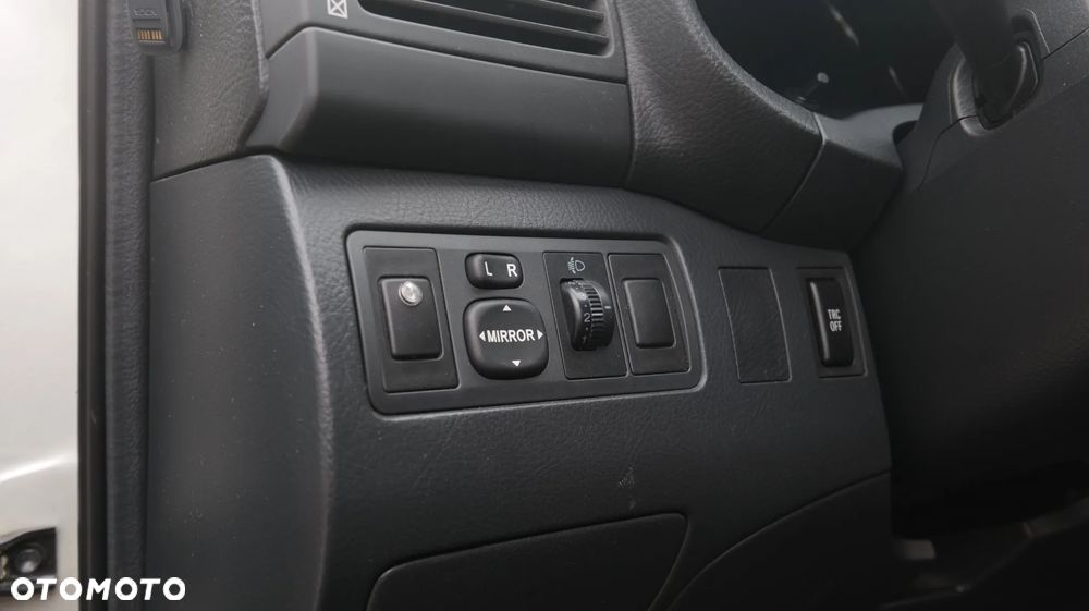 Toyota Avensis - 16