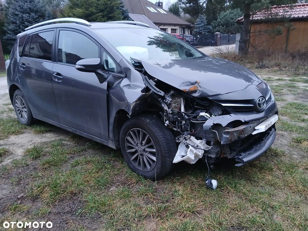 Toyota Verso 1.8 Premium - 4