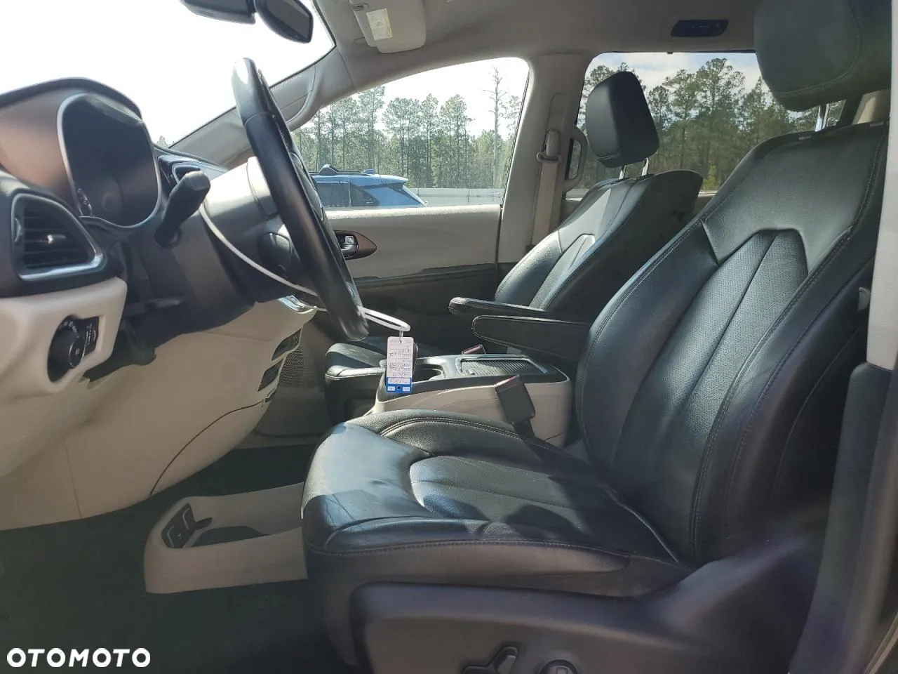 Chrysler Pacifica - 7