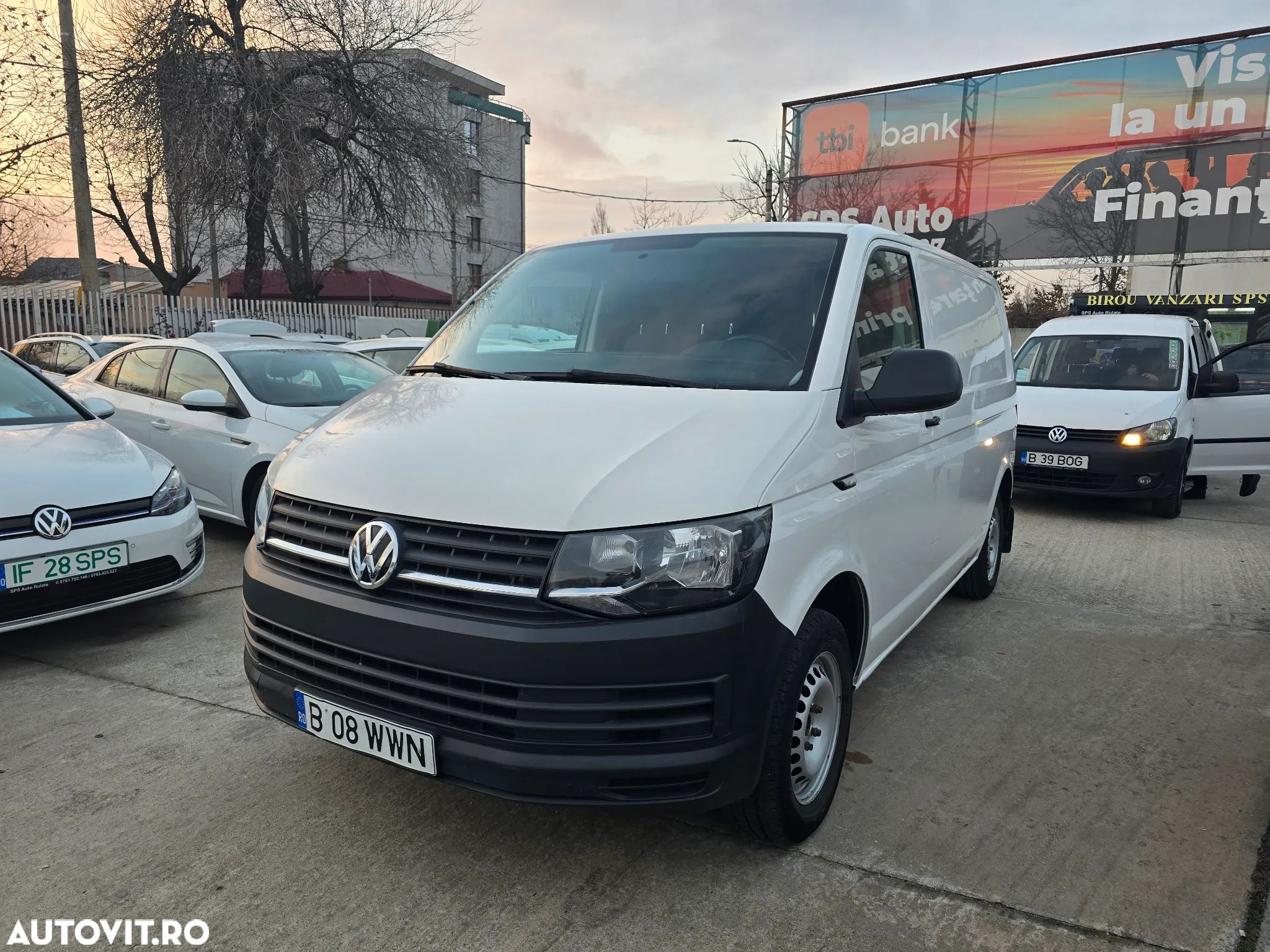 Volkswagen Transporter - 1