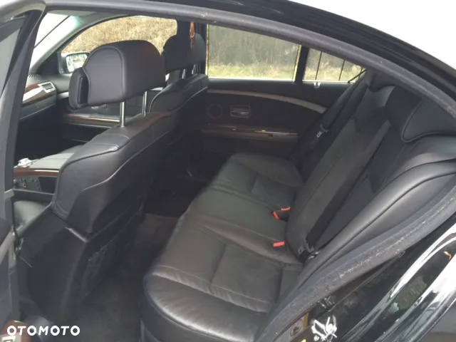 BMW Seria 7 745i - 26