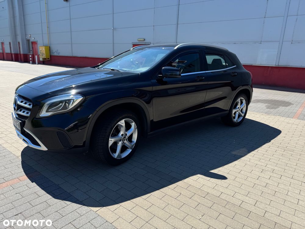 Mercedes-Benz GLA 200 7G-DCT - 7