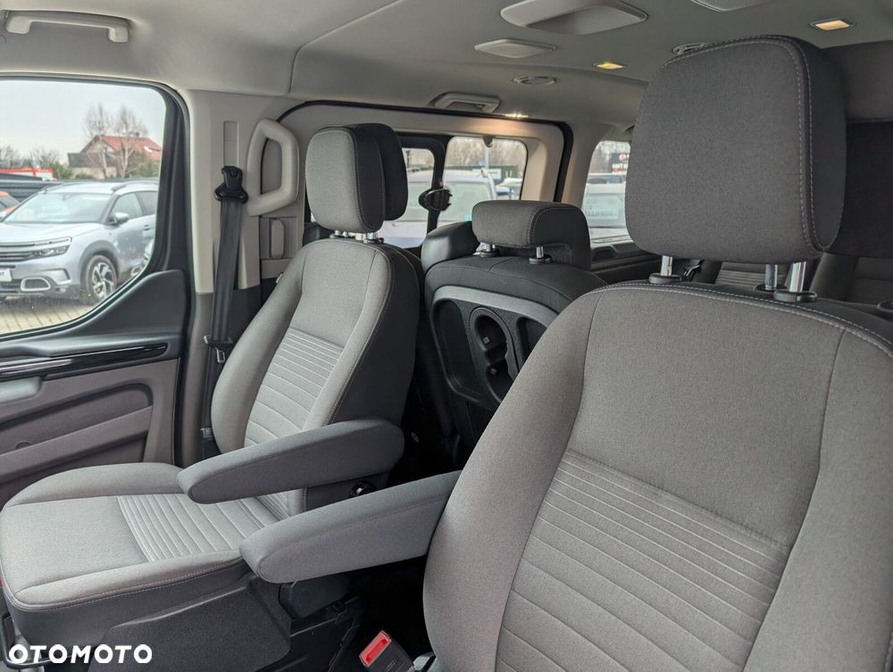 Ford Tourneo Custom - 14
