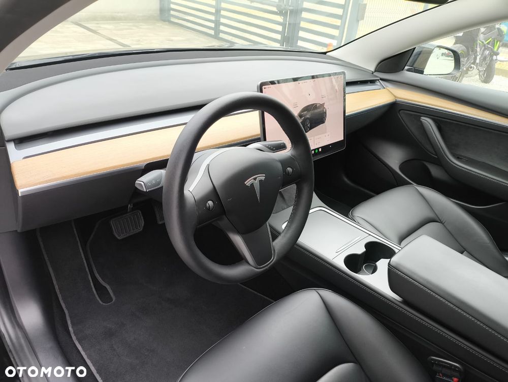 Tesla Model 3 Standard Reichweite Plus Hinterradantrieb - 12