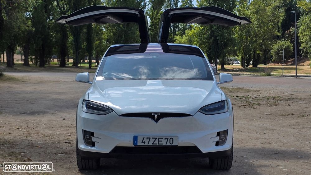 Tesla Model X - 18