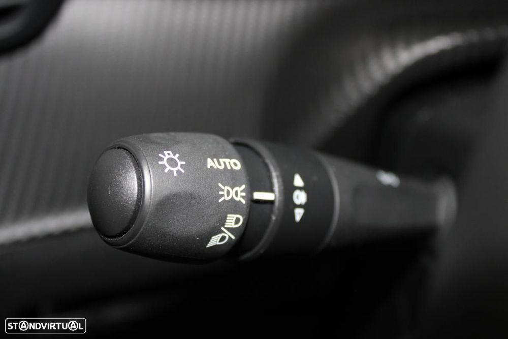 Peugeot e-2008 54 kWh Allure — fotografia 16