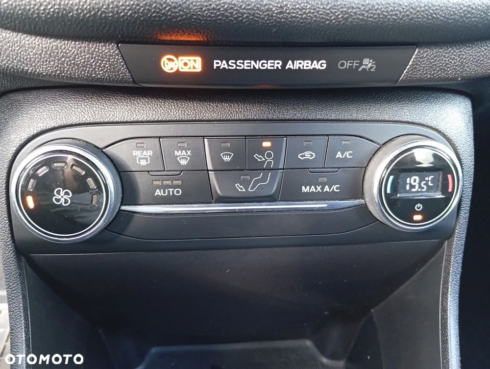 Ford Fiesta 1.0 EcoBoost Hybrid S&S TITANIUM - 14