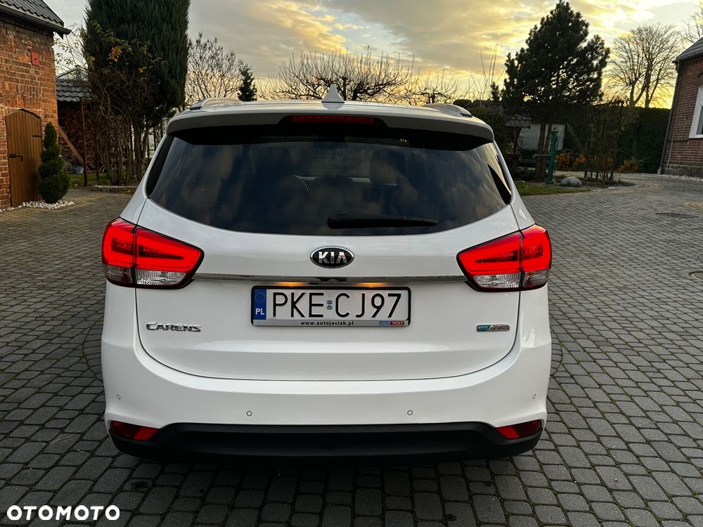 Kia Carens - 11