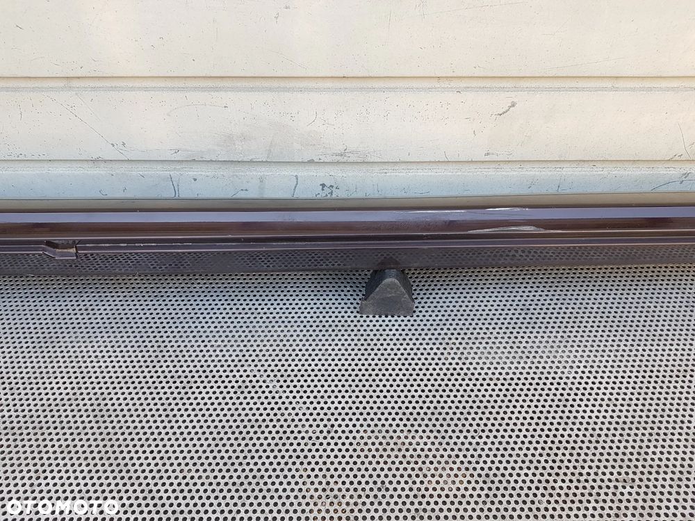 Mercedes W218 CLS Próg Lewy Listwa Progowa Lewa - 9