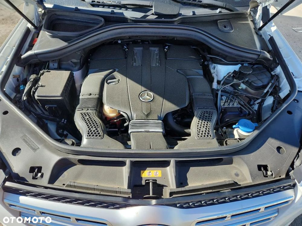 Mercedes-Benz GLS - 12