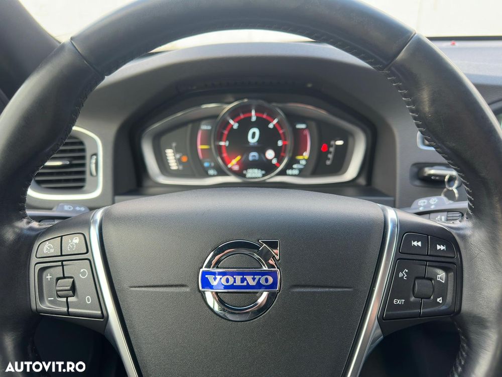 Volvo V60 D6 Plug-In-Hybrid AWD Geartronic Summum - 9